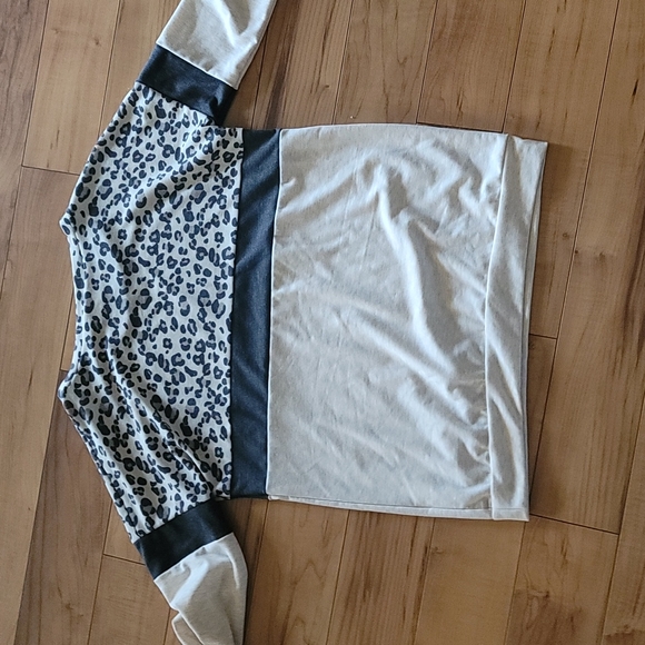 Leopard Color Block Top - Picture 5 of 5